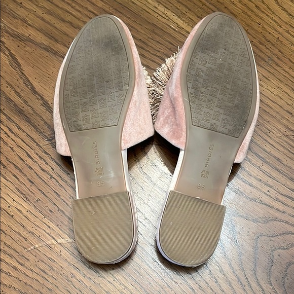 Birdies The Songbird Slippers with Decorative Pom-Poms, size 8.5 - Picture 10 of 11